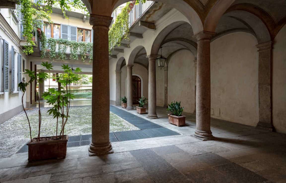 Portico con colonne - Ufficio via Morigi, 7 - Milano | COGERAM